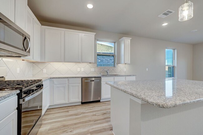 125 Toftrees Dr, Cleburne, TX 76031 - photo 6