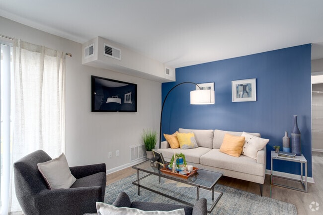 1BR, 1BA - 700SF - Living Room