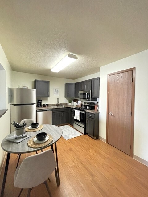 5901 Vista Dr, West Des Moines, IA 50266