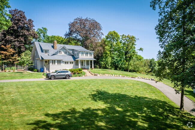 Many homes in Shoreham have large properties.