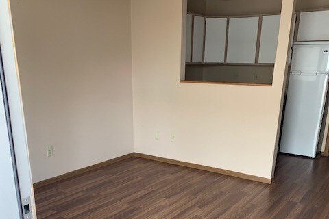 307 S 1st St unit 8, Marshalltown, IA 50158 - photo 2