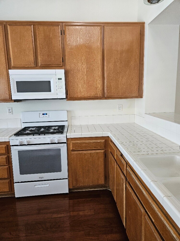 7532 Seaspring Dr unit 204, Huntington Beach, CA 92648 - photo 1