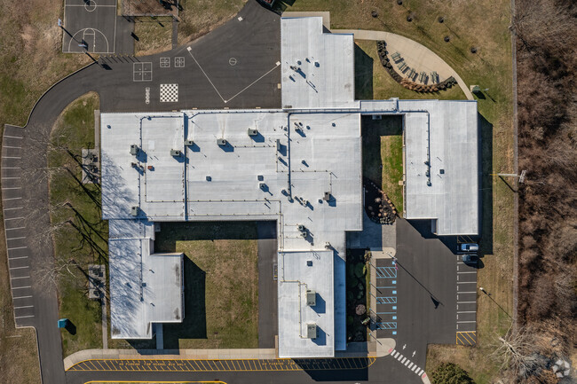 Beers Street School receives a B- from NICHE.