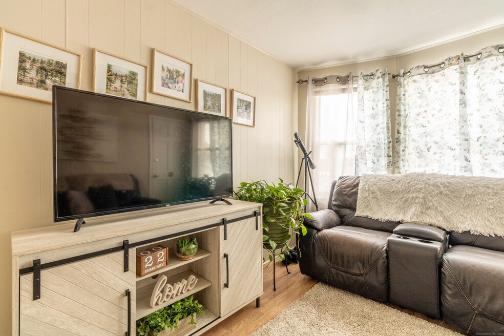 24 Rocky Hill Ave unit 2nd Floor, New Britain, CT 06051 - photo 1