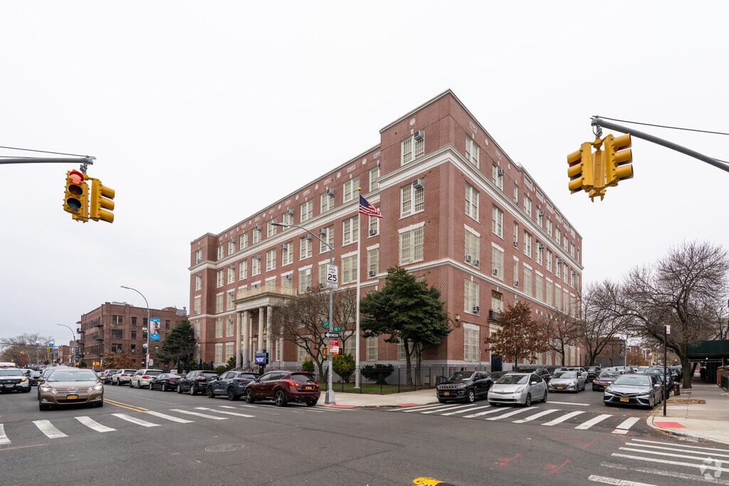 Brooklyn's IS 220 John J. Pershing has a A- rating on Niche.