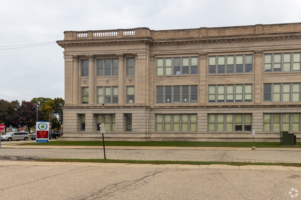 Reuther Central High School provides education in the neighborhood of 
Kenosha.