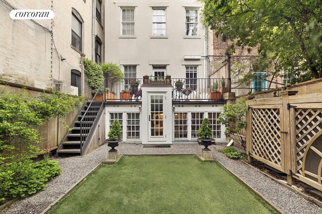 29 Bethune St, New York, NY 10014 - photo 3