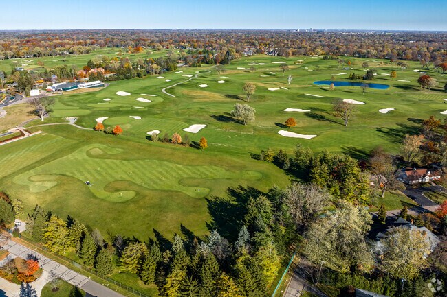 Master your swing at Oakland Hill Country Club in Bingham Farms.
