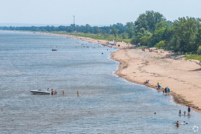 There are beautiful sandy beaches along the entire north coast of Park Point.
