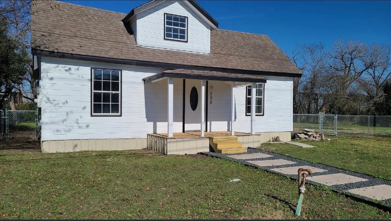 205 E M L K Jr Blvd, Taylor, TX 76574 - photo 1