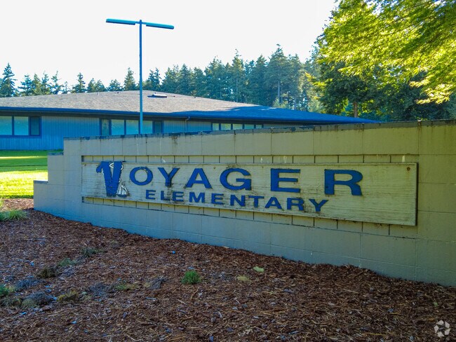 Voyager Elementary scores an A- minus from Niche.
