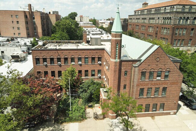 Bay Ridge Prep is a private school alternative in Bay Ridge.