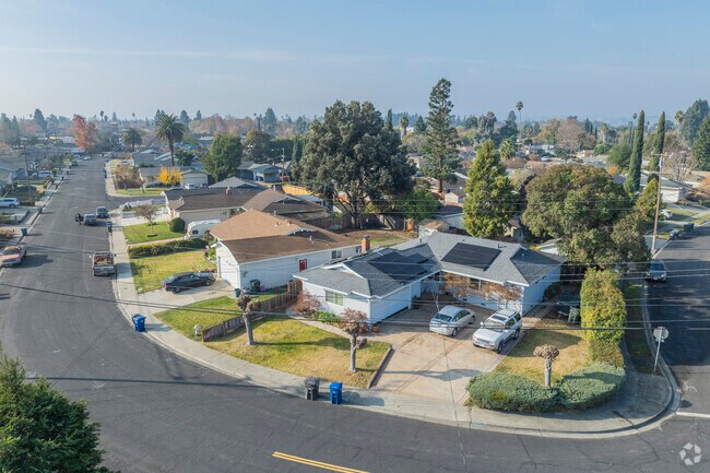 Glenbrook Heights is a mostly suburban residential neighborhood.