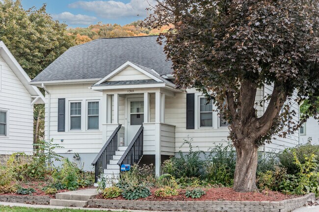 Cottages and ranch-style homes are most common in Tourtellotte Park.