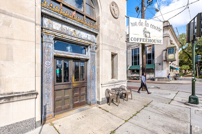 Rue De La Course has been serving fresh coffee since 1990 near Dixon.