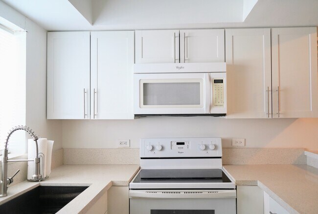 201 NW 7th St unit 403, Miami, FL 33136 - photo 3