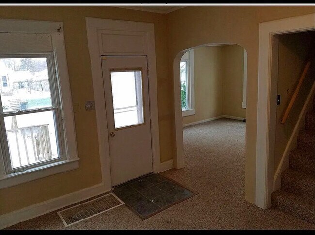 1402 E Fox St, South Bend, IN 46613 - photo 4