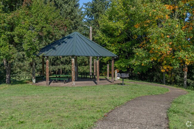 Hold a get-together at the Nelson park Pavilion in the Croisan-Illahe neighborhood.