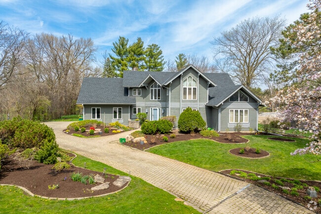 Large high-end homes are common in South Downers Grove.