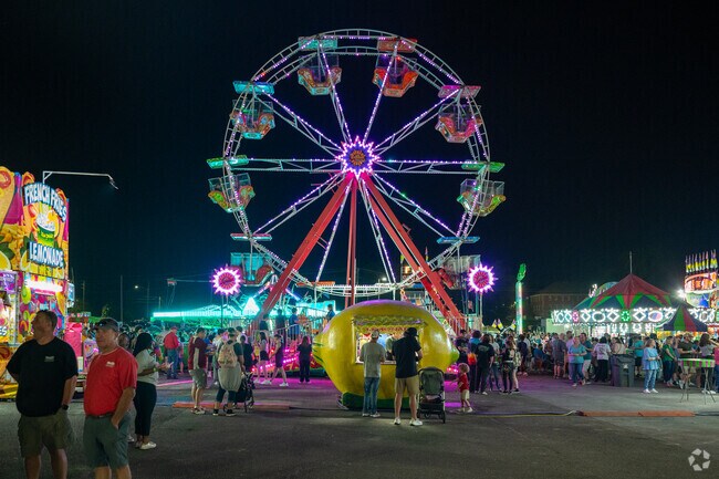 Enjoy fresh lemonade at the Magnolia Festival in Gardendale Alabama.