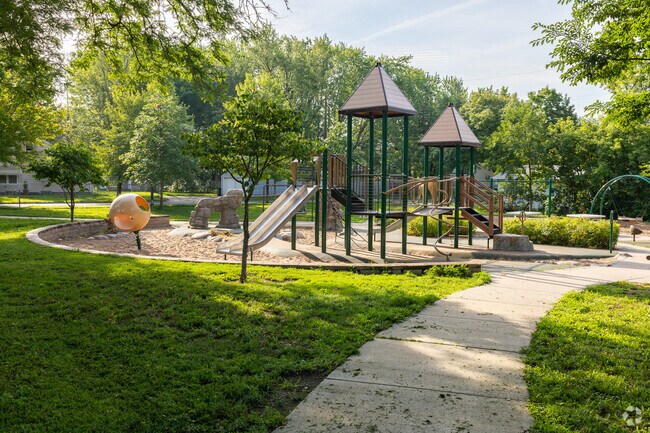 Griggs Recreation Center is located in the Hamline-Midway neighborhood of Minnesota.