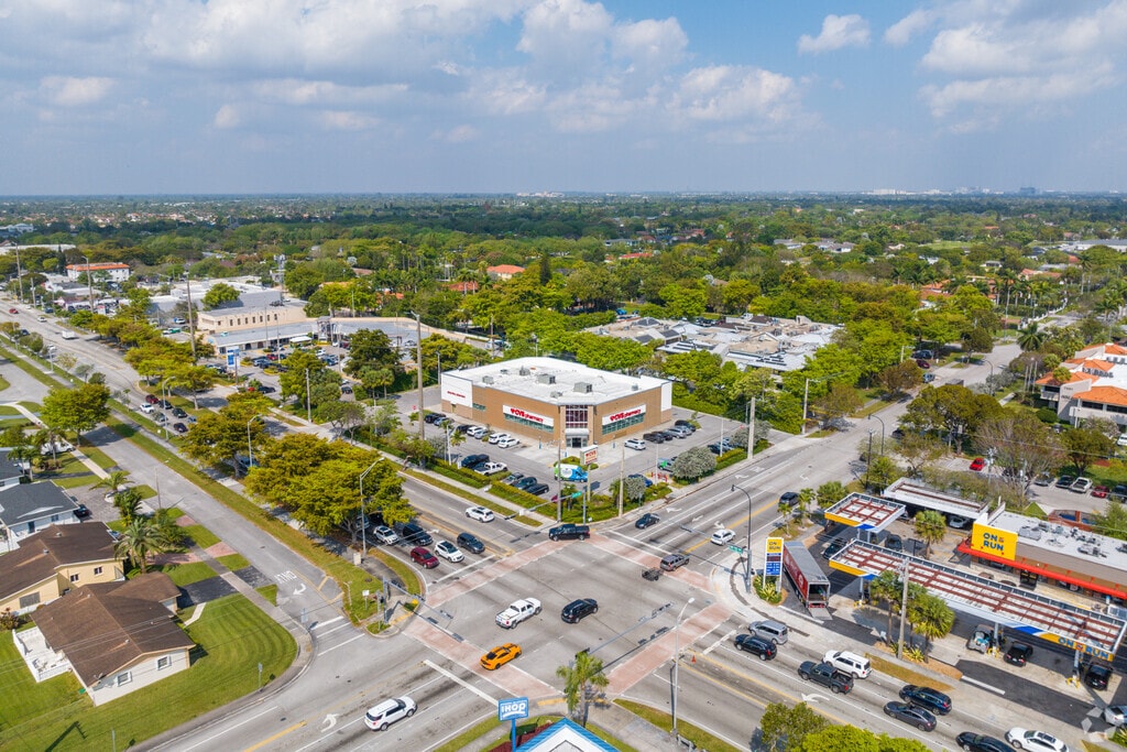 Sunset Drive runs along the south end of the Sunset neighborhood.