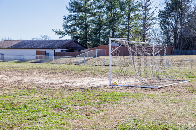 Union Grove Christian School receives a B rating in sports on Niche.