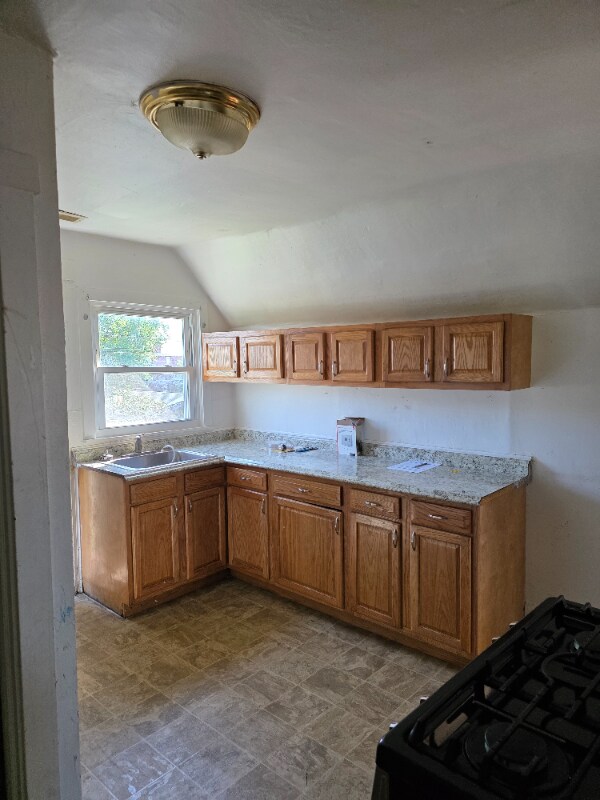 306 1/2 Dakota Ave, Columbus, OH 43223