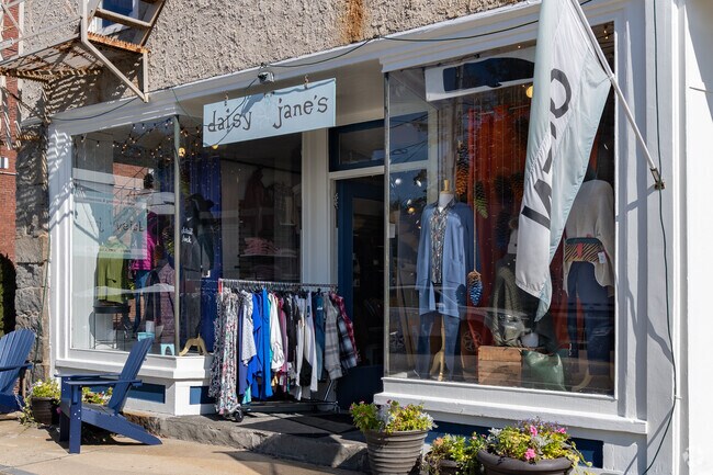 Daisy Jane's is a boutique clothing store for women in York Harbor.