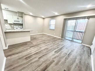 1 Provincial Ct, Kirkwood, MO 63122