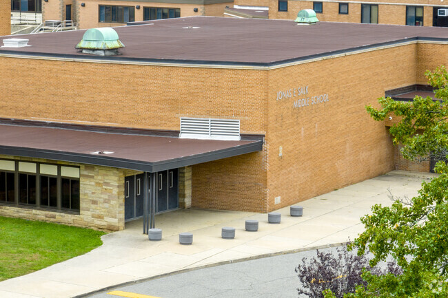 Jonas E. Salk Middle School in North Wantagh has 935 students with a ratio of 11 to 1.