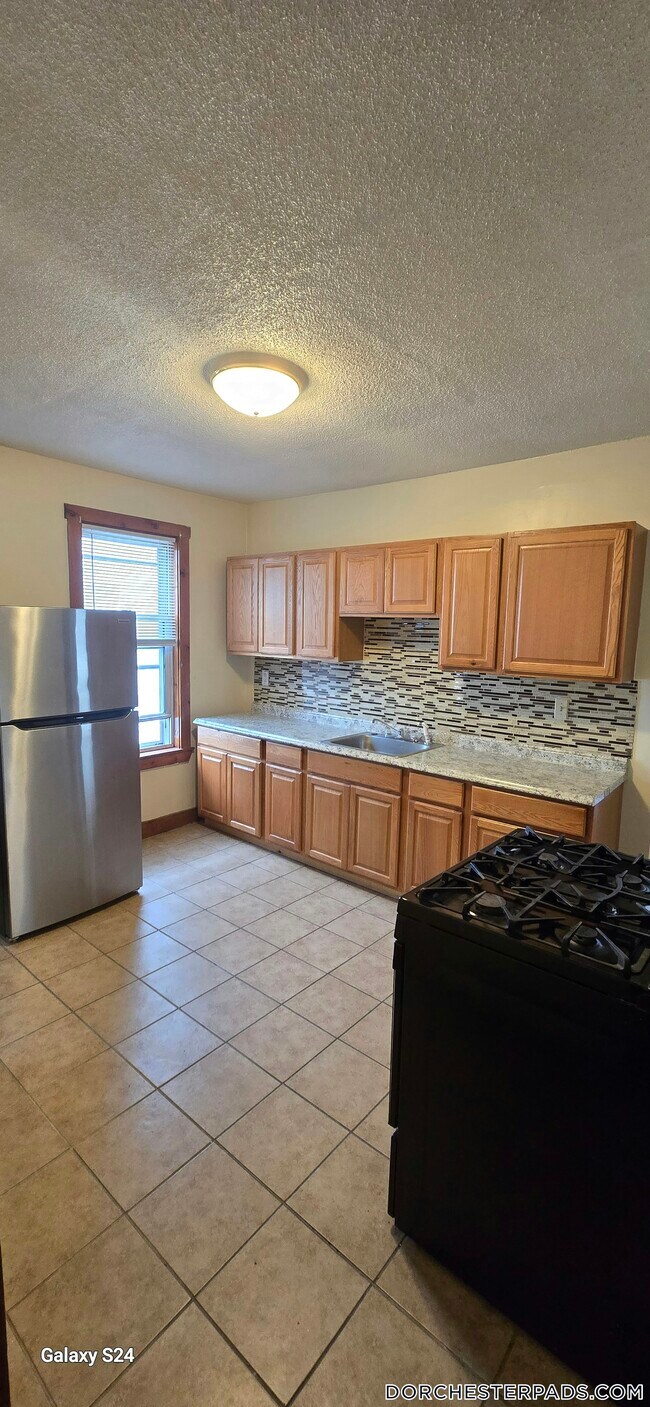 125 Capen St Unit 2, Boston, MA 02124