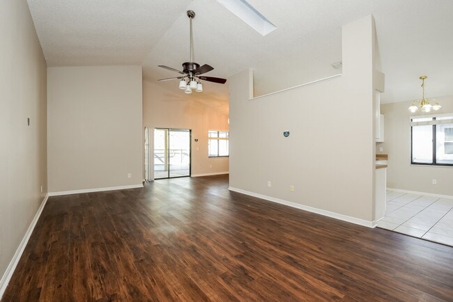 1048 Vernon Loop, Oviedo, FL 32765 - photo 4