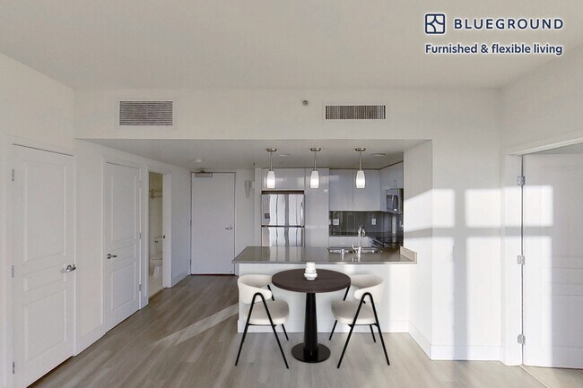 2400 W El Camino Real unit FL6-ID10845A, Mountain View, CA 94040 - photo 5