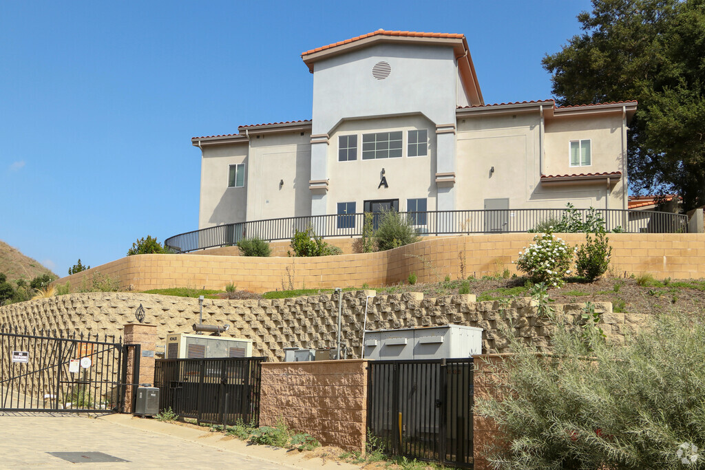 Mesivta of Greater Los Angeles School  provides education in the neighborhood of 
Calabasas