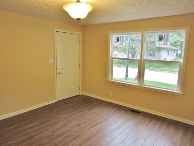 406 W Maple St, Champaign, IL 61820 - photo 7