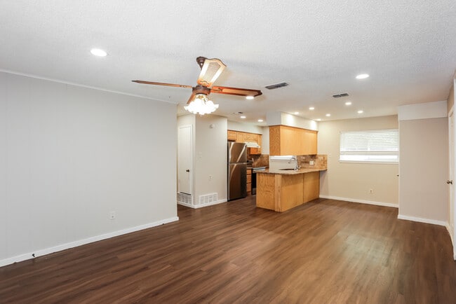 441 NW Jayellen Ave, Burleson, TX 76028 - photo 6