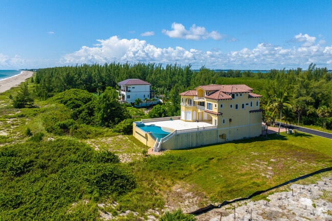 About South Hutchinson Island Schools, Demographics, Things to Do