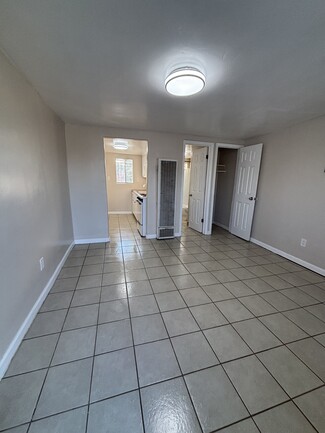 304 Clyde St Unit Clyde Unit C, Bakersfield, CA 93307