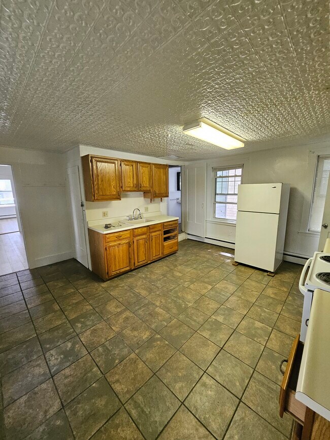 35 Middle St unit 1, Claremont, NH 03743 - photo 6