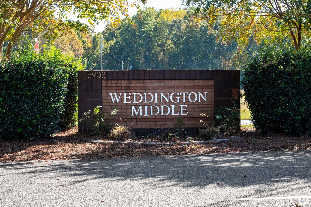 Weddington Middle School provides education in the neighborhood of 
Union County.