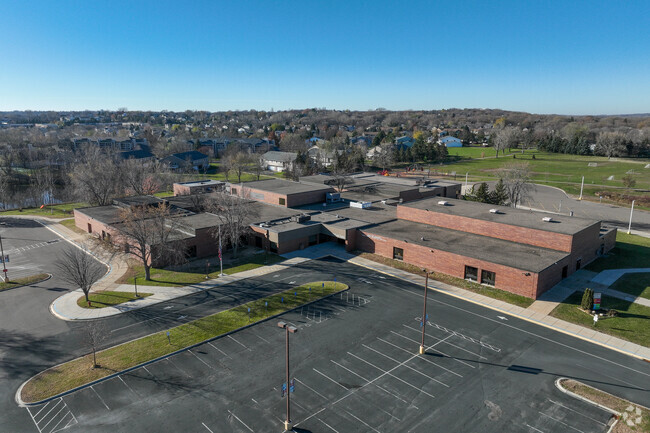 Cedar Park Elementary has a student-teacher ratio of 13 to 1.