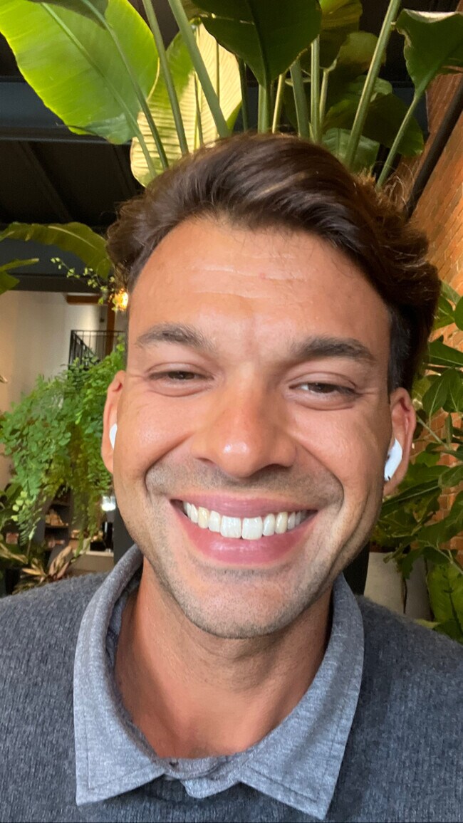 Agent Photo