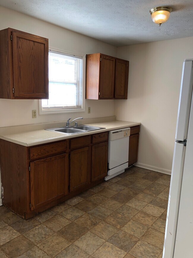 215 Mcdaniel Ave, Richmond, KY 40475 - photo 5