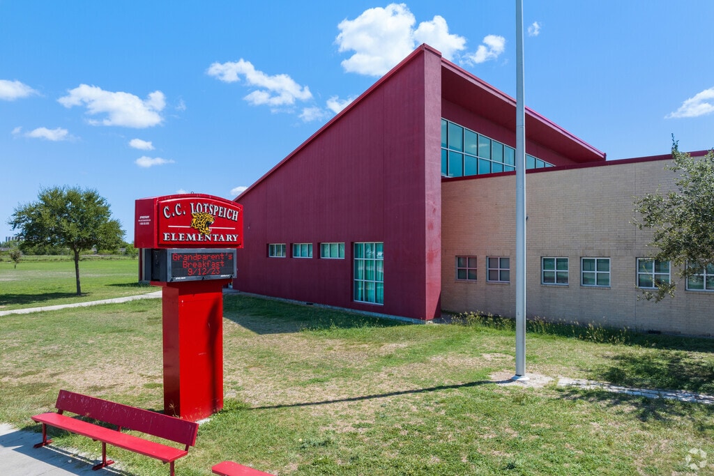 The school has enrollment of about 344 students in Robstown.