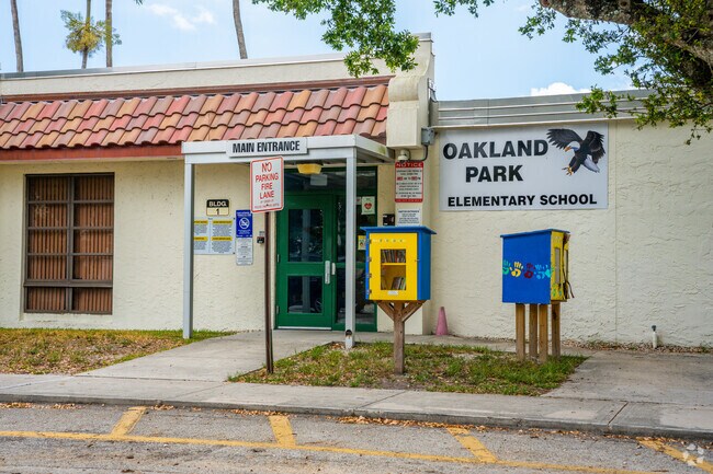 Main entrance to Oakland Park Elementary School in Oakland Park, FL.