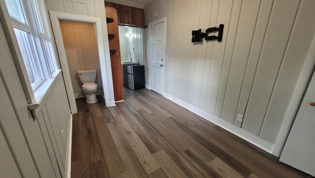 201 14th St unit 2, Winona Lake, IN 46590 - photo 5