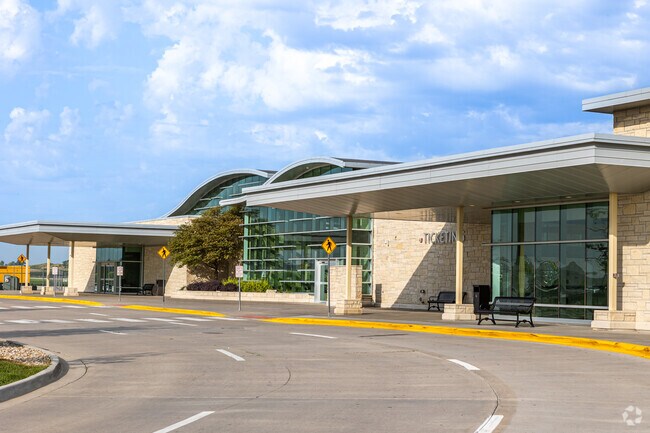 The Manhattan Regional Airport is only 10 minutes from Amherst & Miller.