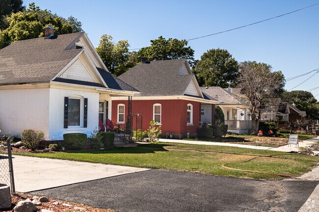 A row of classic homes that have withstood the test of time in Canyon Road.