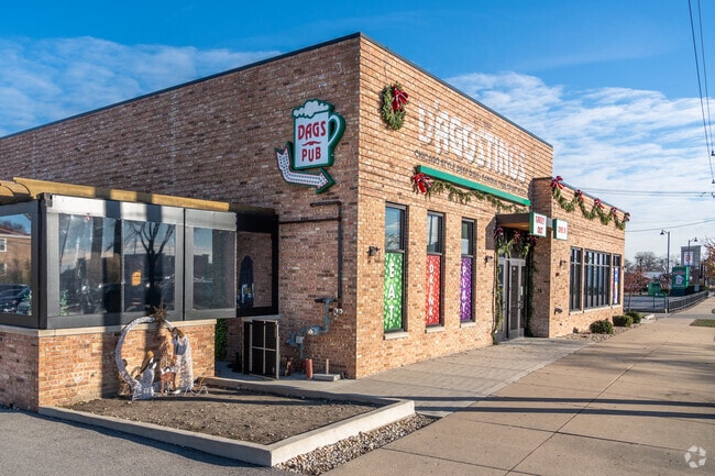 D'Agostinos Pizza and Pub is a Ransom Ridge favorite for Chicago style deep dish.